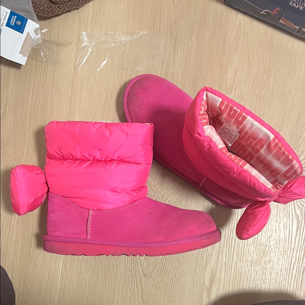 Cutest hot pink bow Uggs!